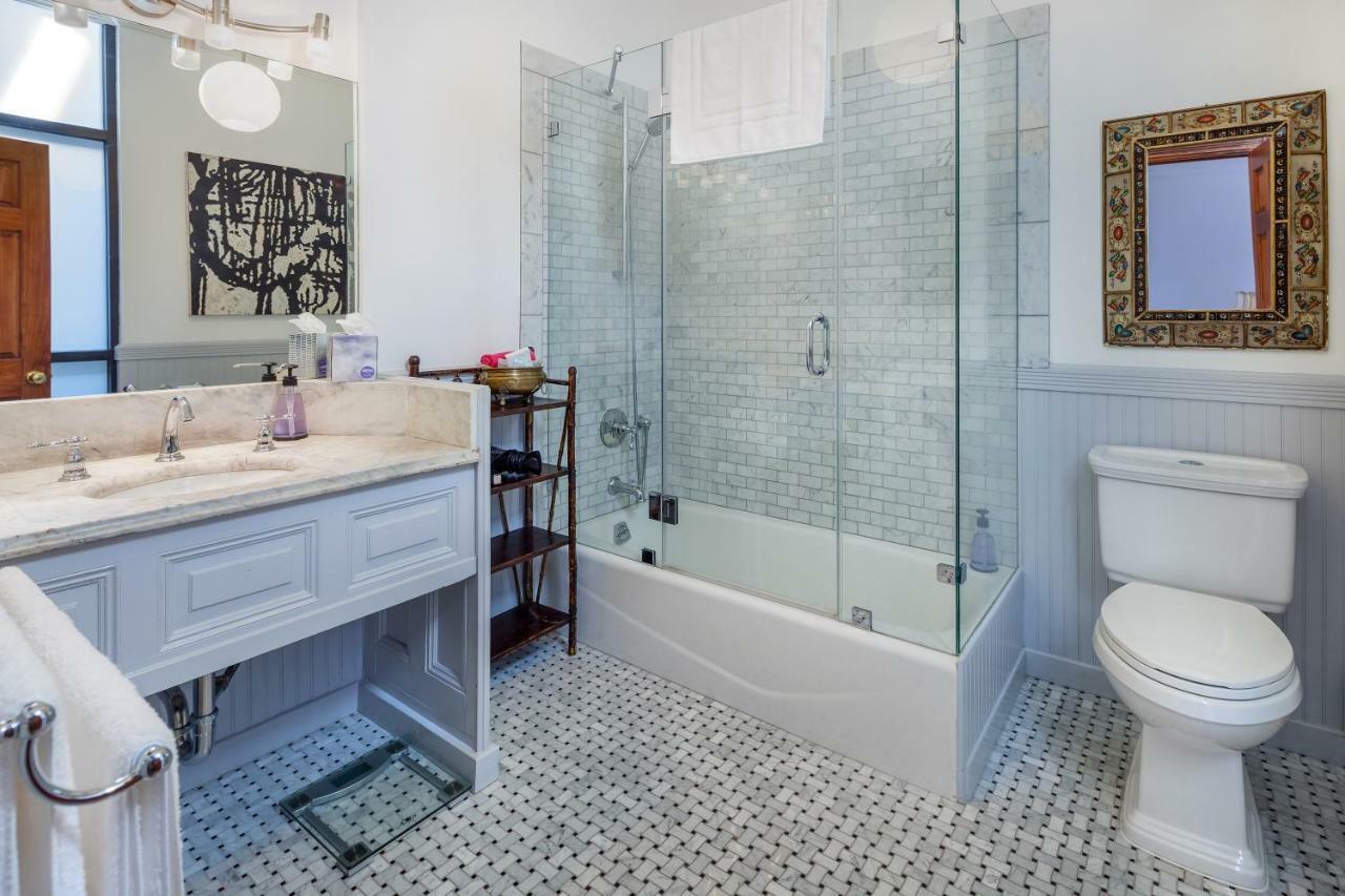 Gasthuis Manhattan Guest Suites 3*