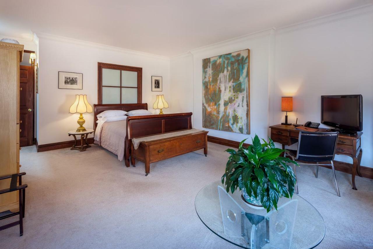 Gasthuis Manhattan Guest Suites 3*